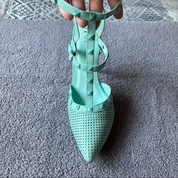 Fahrenheit Jade Studded Pointed Toe Heels size 8.5 - Picture 2 of 9